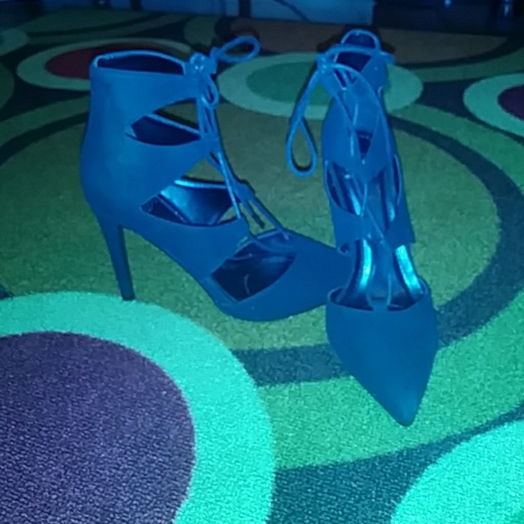 Lace up black heels - Picture 4 of 5